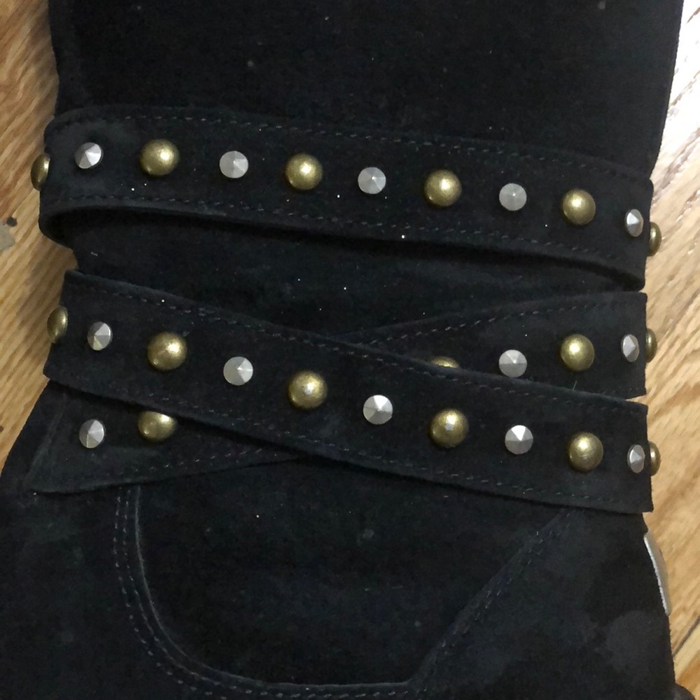 UGG Boots - Picture 3 of 8